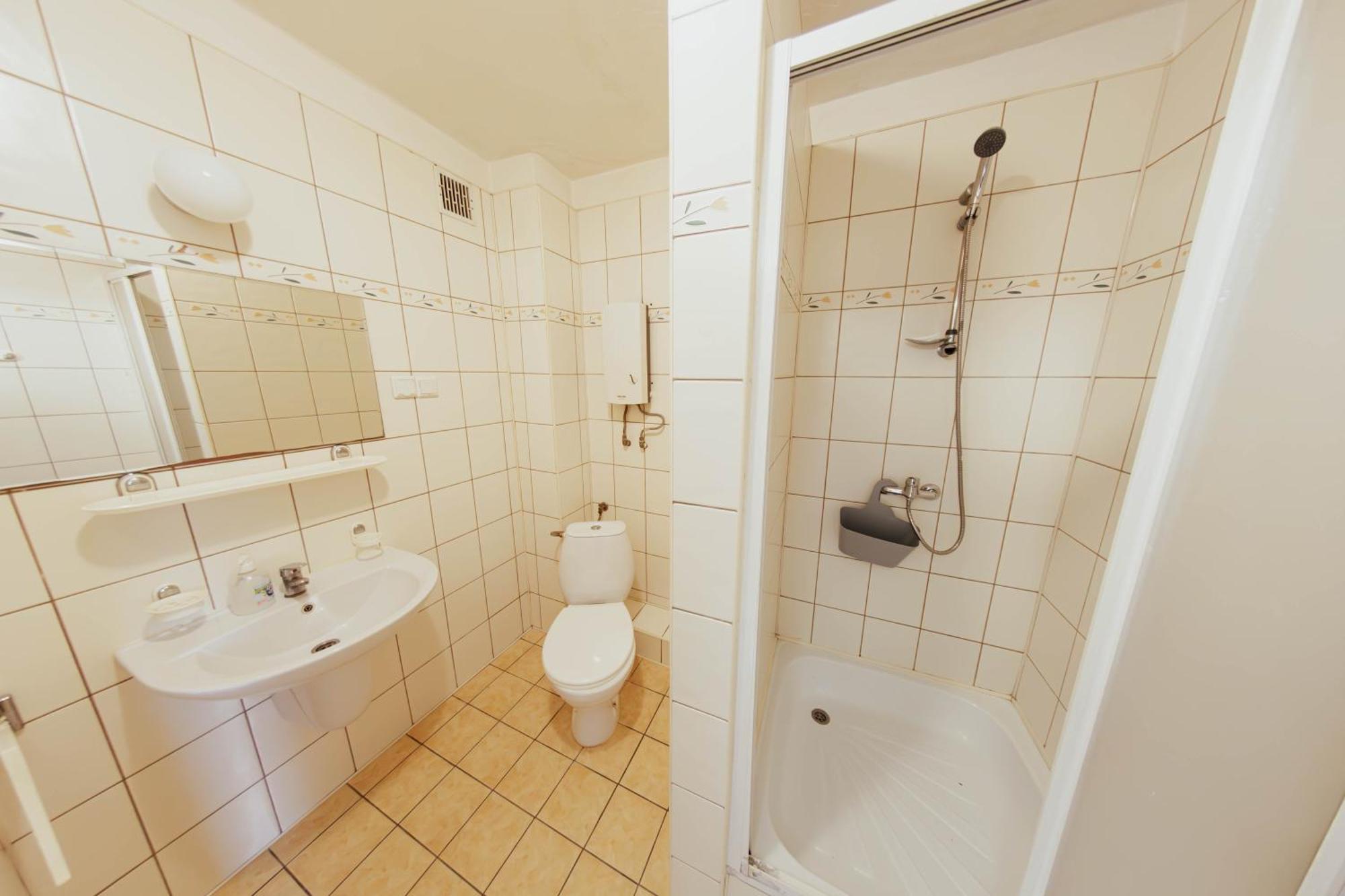 Twoj Hostel Ruda Slaska Ngoại thất bức ảnh